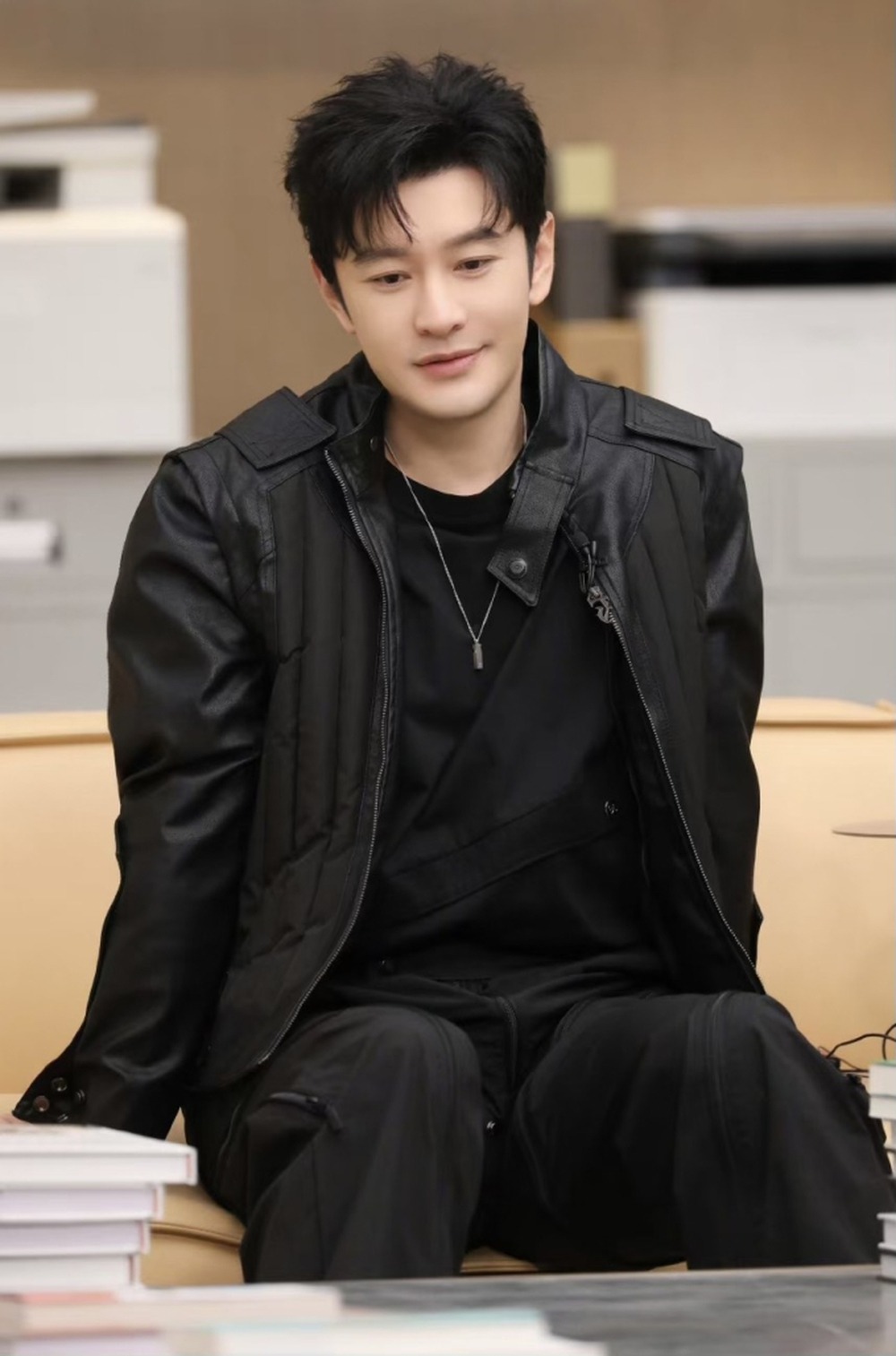 Từ lời nói của Huỳnh Hiểu Minh, không khó nhận ra rằng nam diễn viên đã phải trả giá rất đắt trong mối quan hệ này nhưng anh vẫn không giải quyết được vấn đề giữa hai người. Hơn nữa, lời nói của Huỳnh Hiểu Minh như ám chỉ việc Angelababy là người đề nghị ly hôn trước, nam diễn viên cố gắng níu kéo nhưng cũng vô ích. Vì vậy, đến một lúc nào đó, Huỳnh Hiểu Minh chán nản quyết định đáp ứng yêu cầu của vợ mình là Angelababy và để cô ấy ra đi.