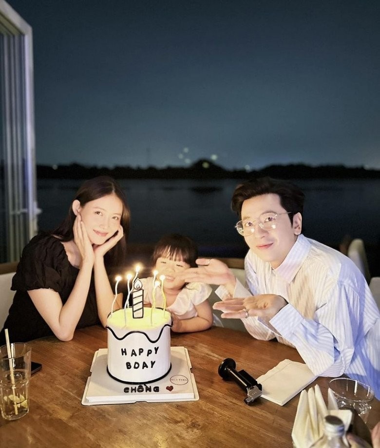 Trương Mỹ Nhân - Phí Ngọc Hưng hạnh phúc khi có thêm con thứ 2.