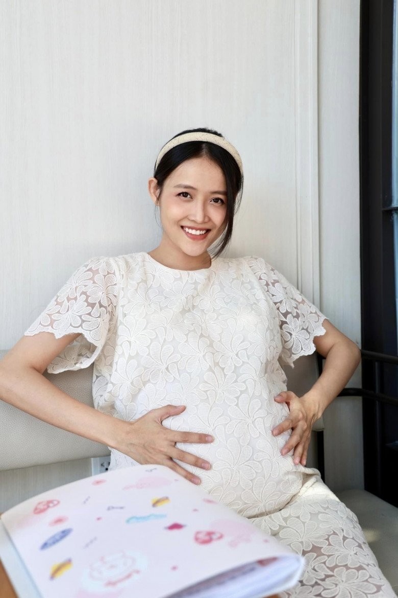 Mang thai lần 2, Trương Mỹ Nhân được khen ngợi tươi tắn, rạng rỡ.