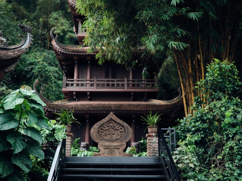 Trước đây, chùa có tên là Đùng, được xây dựng vào khoảng đầu thế kỷ 11. Tới năm 2015, chùa được tu tạo và đổi tên thành Địa Tạng Phi Lai nghĩa là Đức Địa Tạng Vương Bồ Tát luôn đến nơi này. (Ảnh: Hoàng Minh Đức)