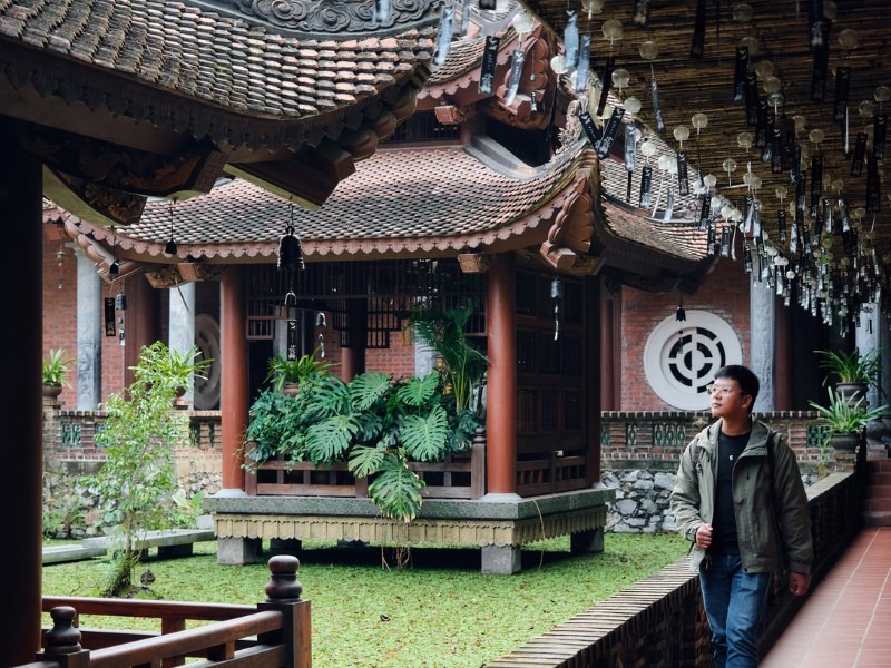 Có lẽ đây cũng là một phần trong số những lý do mà ngôi chùa bị bỏ không trong suốt một thời gian dài, sự sự heo hút, rậm rạp trước khi được tu sửa và du khách biết đến như ngày nay. (Ảnh: Hoàng Minh Đức)