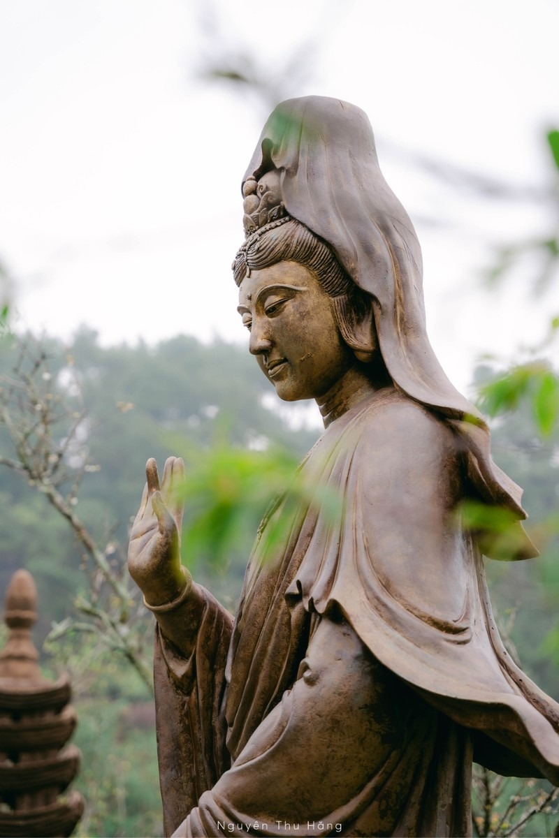 Đến khoảng 9-10 tháng Giêng Âm lịch, chùa lại tái hiện cung cảnh chợ quê với nhiều mặt hàng đặc trưng. (Ảnh: Nguyễn Thu Hằng)