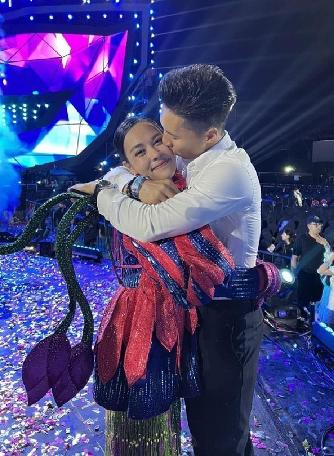 Nhiều năm qua, Ngọc Mai nhiều năm lui về hậu phương để chăm sóc gia đình nhỏ trong thời gian Quốc Nghiệp phát triển sự nghiệp, liên tục đi lưu diễn.