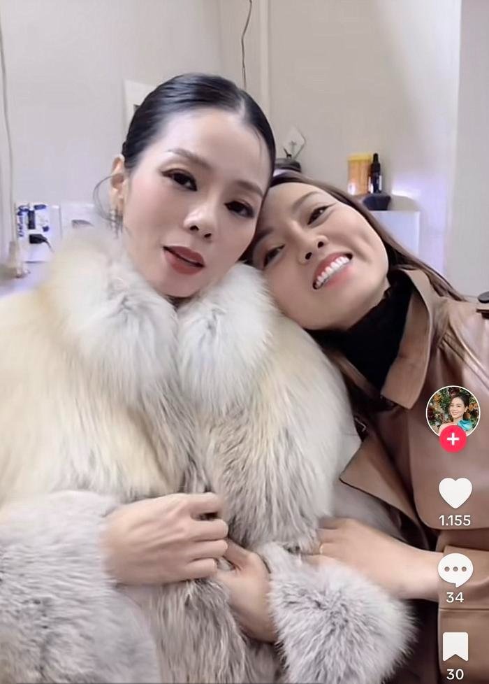 Bà xã NSND Công Lý đăng tải clip ngắn ghi lại khoảnh khắc gặp gỡ ca sĩ Lệ Quyên.