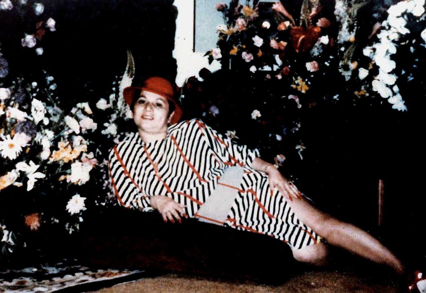 Trong 300 lần gặp gỡ bạn trai ở tù, Griselda Blanco luôn xuất hiện trong trang phục hàng hiệu, trang điểm và dùng nước hoa. 