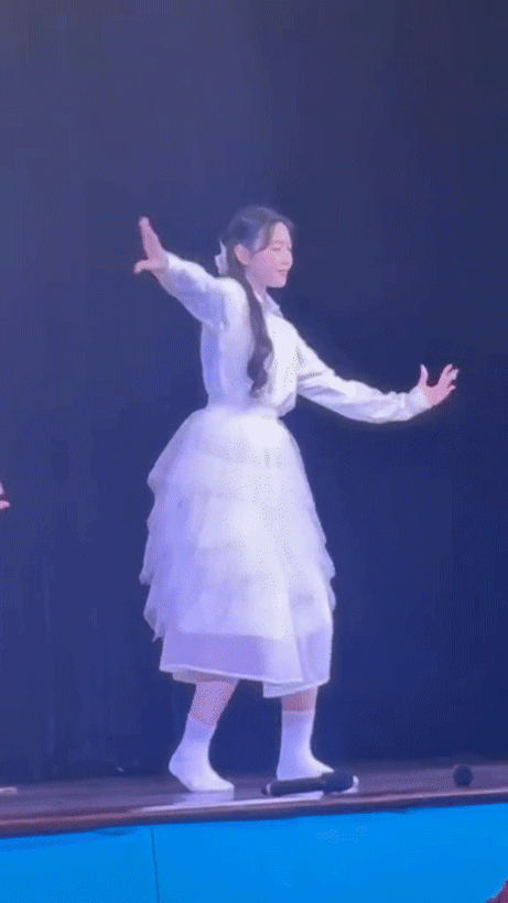 Ái nữ nhà MC Quyền Linh năng nổ tham gia các hoạt động tại trường