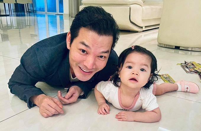 Trần Bảo Sơn và con gái thứ 2.