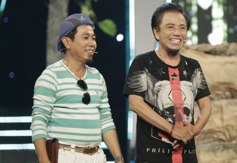 Nghệ sĩ hài Hồng Tơ (bên phải).