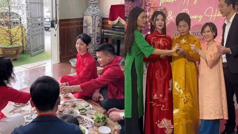 Bà xã Quang Hải bị soi thiếu lễ phép với mẹ chồng và cả mẹ đẻ