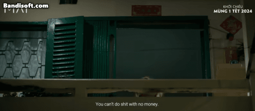 Tình tiết Mai quăng tiền ra ban công tạo nhiều tranh luận