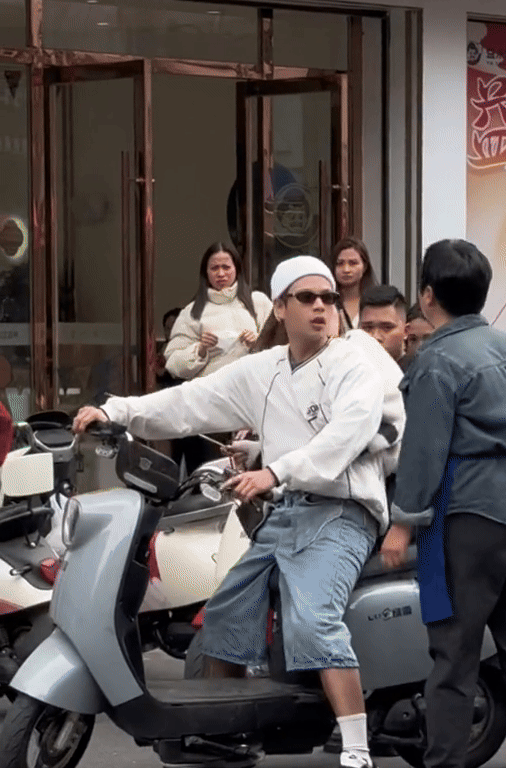 Jaykii có thái độ cộc cằn khi tranh cãi, chủ quán cũng khá gay gắt