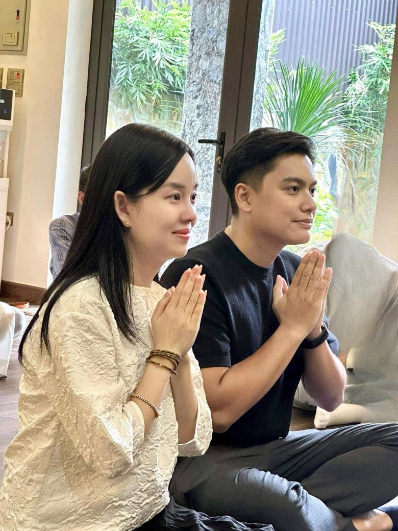 Ông xã người đẹp tên Ngọc Sơn, làm việc trong ngành công an.