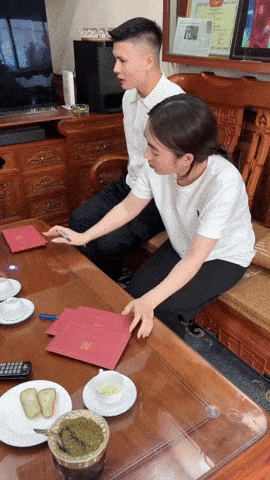 Lộ diện thiệp cưới của Quang Hải ở quê nhà Đông Anh