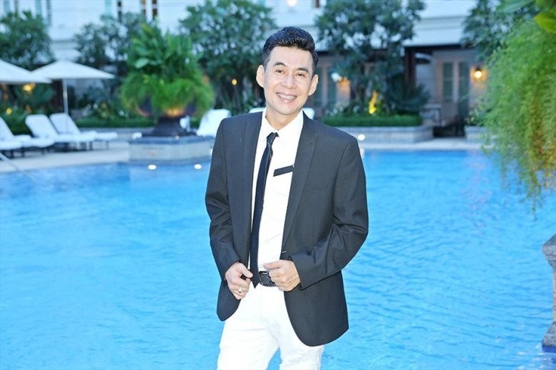 Hiện tại, anh chọn cách sống vui, khỏe, đi du lịch nhiều nơi để tận hưởng cuộc sống khiến bao người hâm mộ.