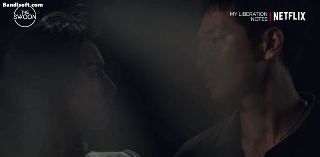 Cảnh hôn lãng mạn của Kim Ji Won và Son Seok Koo trong 