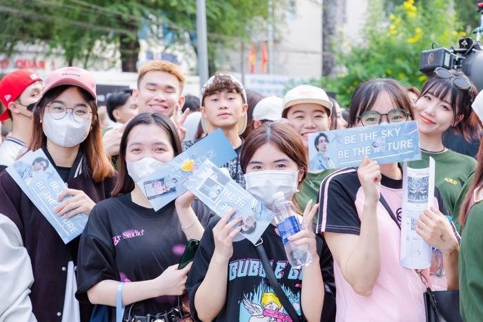 Cộng đồng người hâm mộ Sơn Tùng M-TP - Sky là một trong những fandom lớn nhất Việt Nam hiện tại.