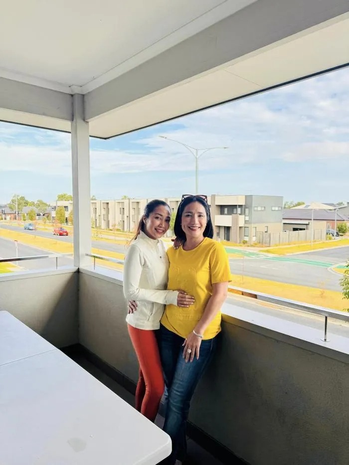 “Cát Tường qua Australia 7 năm trước nhưng chưa có nhà. Ốc Thanh Vân mới qua đã có nhà. Em tôi giỏi quá, đúng là tuổi trẻ tài cao”, MC Cát Tường nói.