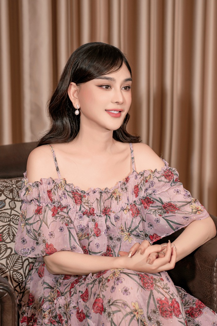 Lâm Khánh Chi cho biết bản thân đang phải sử dụng tiền của ba mẹ vì bị lừa.