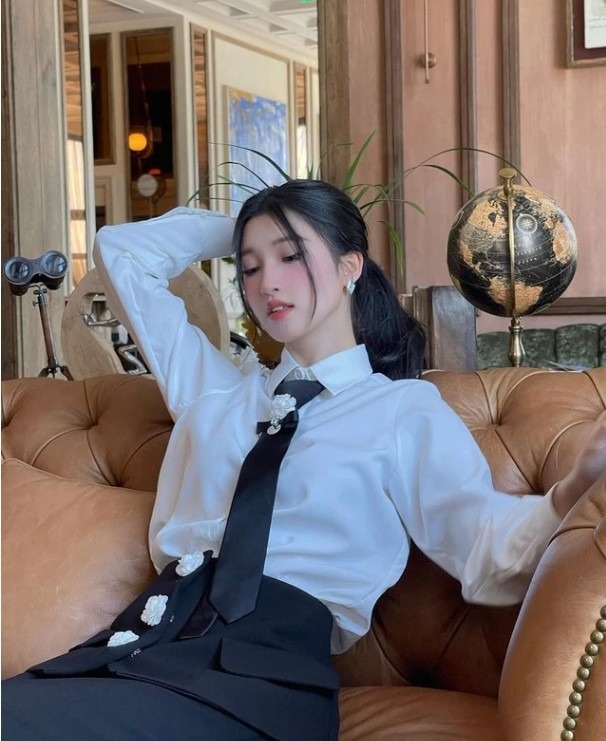 Váy chữ A dáng ngắn diện theo phong cách nữ sinh trẻ trung có thể diện đi chơi.