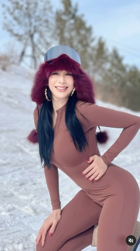 Cô sở hữu thân hình của thiếu nữ đôi mươi.