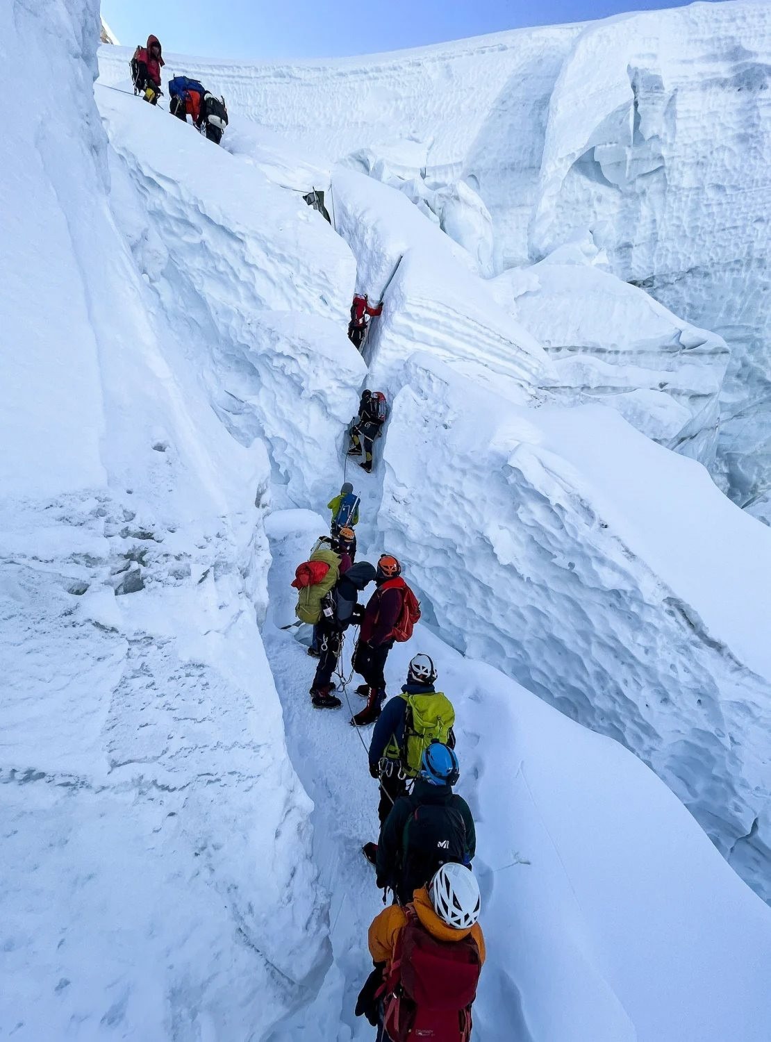 Hành trình lên đỉnh Everest. Nguồn: AFP.