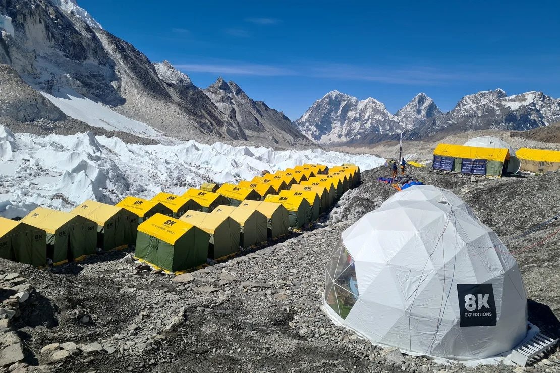Lều của những người leo núi được dựng tại căn cứ trại Everest. Nguồn: AFP.
