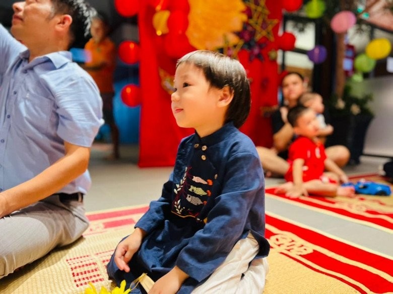 Cậu bé có những câu nói hồn nhiên, dí dỏm làm mọi người bật cười.