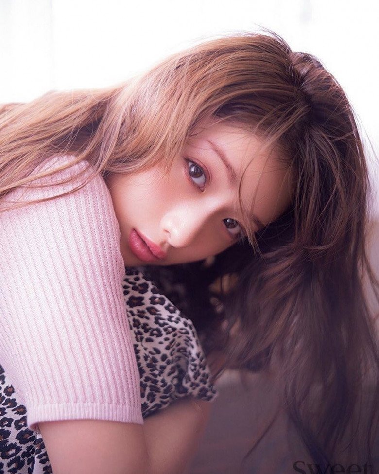 Tuổi U40, cô vẫn sở hữu làn da láng mịn, mướt mắt khiến hội chị em tò mò muốn biết bí quyết làm đẹp.