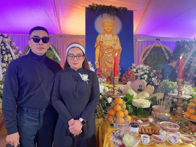 Sau tang lễ tại Việt Nam, tro cốt của Phi Nhung được đưa sang Mỹ đoàn tụ với con gái.