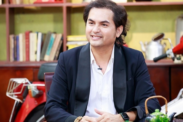 Đức Tiến có tuổi thơ thiếu vắng tình thương gia đình.