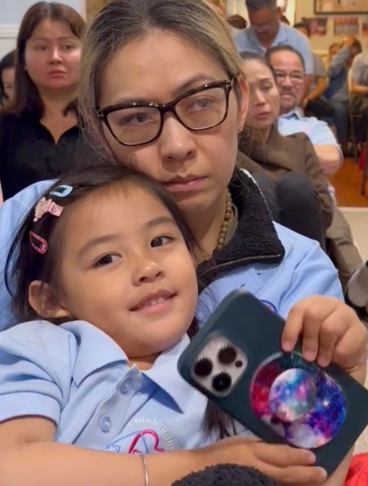 Hoa hậu Bình Phương phờ phạc trong buổi tưởng nhớ chồng tại Mỹ.