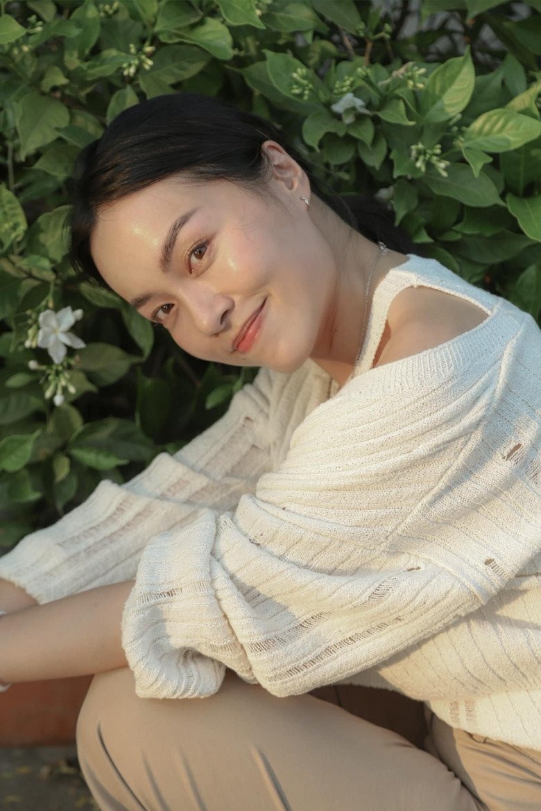 Làn da trắng hồng và trẻ hoá giúp cô nàng thêm tươi tắn và rạng rỡ.