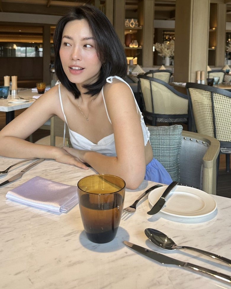 Hà Trúc đi du lịch rất nhiều nhưng làn da toàn thân vẫn khoẻ đẹp.