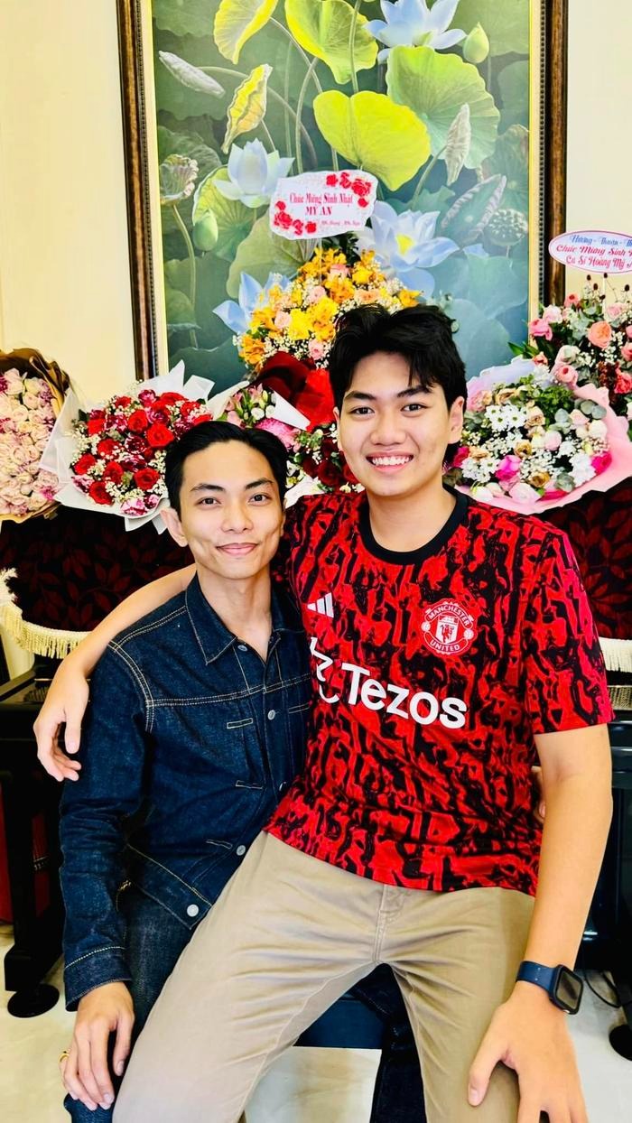 Hình ảnh ngày ấy - bây giờ của Phan Hiển.