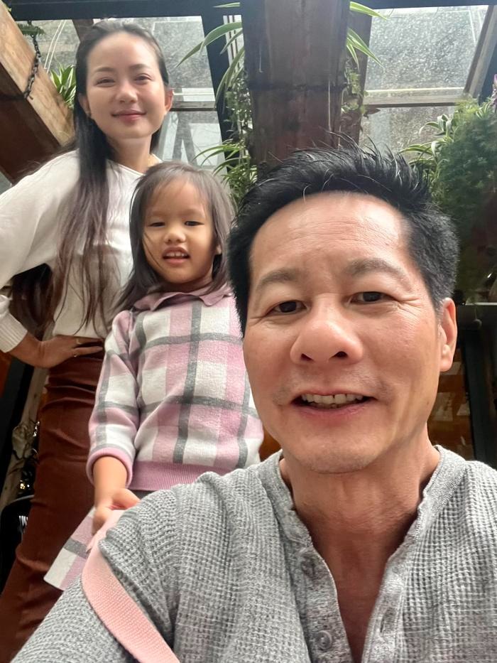 Ông xã Phan Như Thảo thường xuyên đăng những tấm ảnh cùng vợ con trên trang cá nhân.