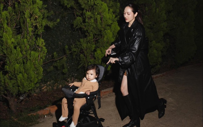 Bảo Anh luôn hào hứng, vui vẻ mỗi khi nhắc đến con gái. Cô được mẹ ruột hết mực quan tâm, chăm sóc trong lần đầu tiên lên chức. Ảnh: FBNV