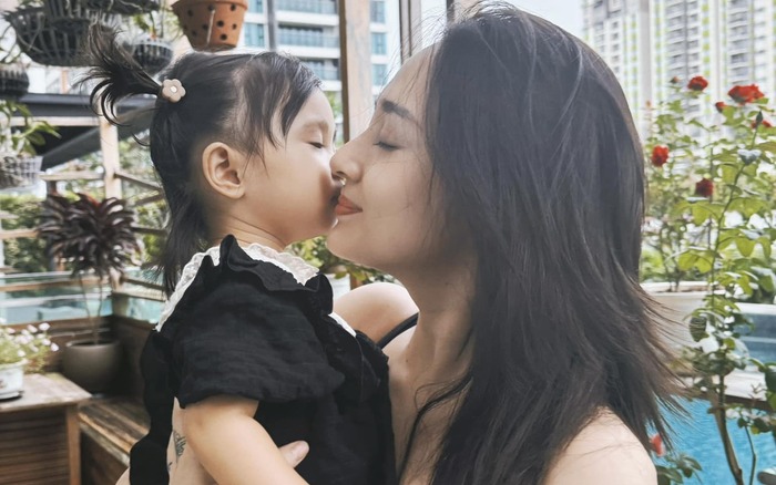 Hình ảnh mới nhất của Bảo Anh và con gái Misumi. Ảnh: FBNV