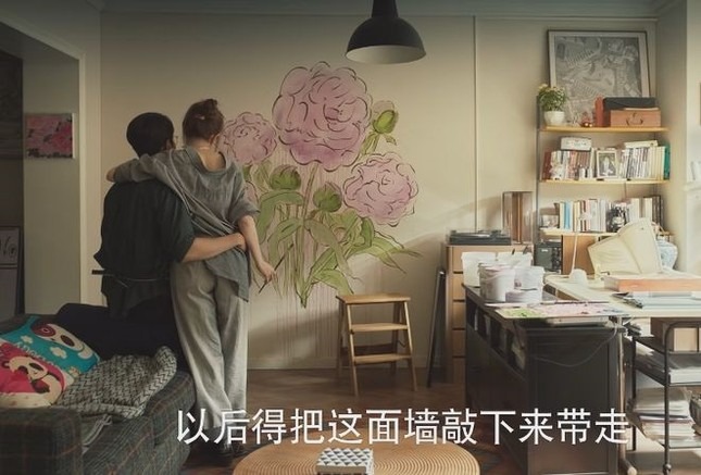 Ngoài ra, theo 163, bức vẽ hoa hồng điểm nhấn của phim trước và sau khi hoàn thành rất khác nhau. Bên cạnh đó, nguồn tin bình luận kỹ năng vẽ của Hoàng Diệc Mai, nhân vật được miêu tả là tốt nghiệp Học viện mỹ thuật quốc gia Trung Quốc rất bình thường, không xứng với mỹ danh tài nữ mà cô được miêu tả.