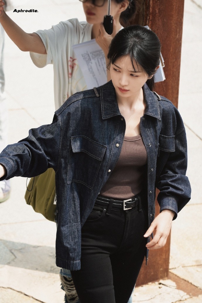 Khán giả phản ứng tích cực với hình tượng cảnh sát của Điền Hi Vi ở phim mới Tội Phạm IQ Thấp.