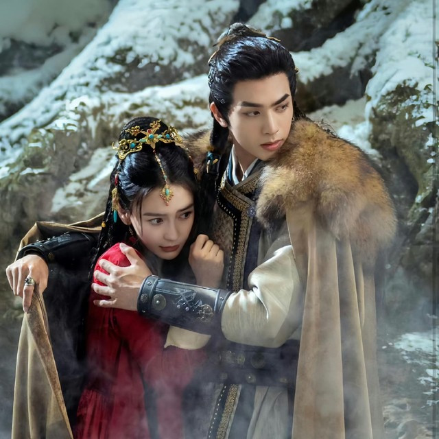 Angelababy và Tống Uy Long được đánh giá là đẹp đôi bên nhau. Cả hai cũng đều có gương mặt lai nhưng lại phù hợp với xuất thân của nhân vật