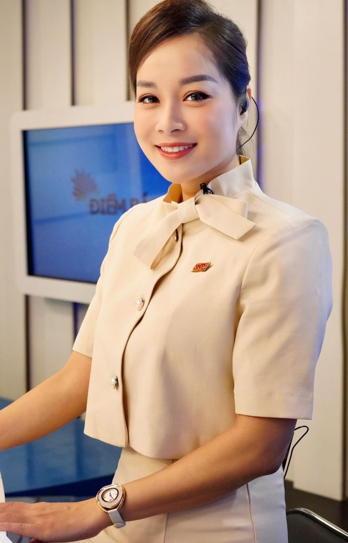 Một diễn viên khác công tác trong ngành công an không thể không nhắc tới là Minh Hương. Cô là Thượng úy Công an, đảm nhiệm vị trí BTV và người dẫn chương trình tại Truyền hình Công an nhân dân (ANTV).