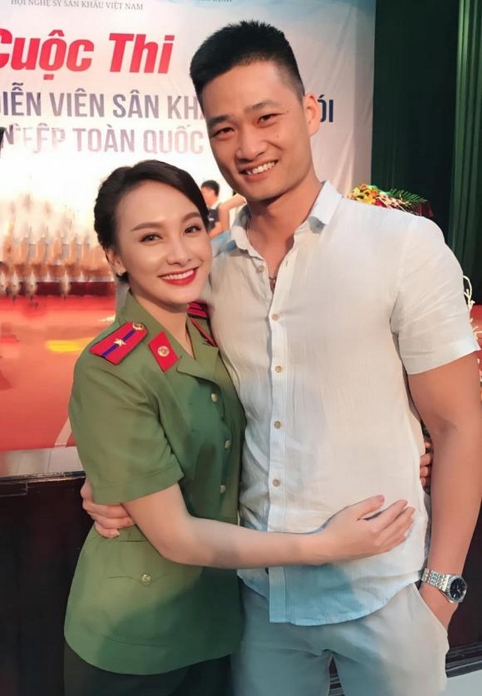 Bà mẹ 2 con gửi lời cảm ơn ông xã vì đã ủng hộ niềm đam mê sân khấu và mong muốn nối nghiệp bố mẹ của Bảo Thanh: 