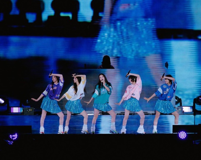 NewJeans có kế hoạch ra mắt full album và khởi động tour thế giới đầu tiên trong thời gian tới, nhưng với tình hình này, tương lai nhóm trở nên bất định