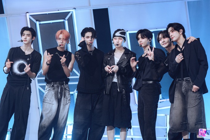 ENHYPEN bị fan tẩy chay concert để phản đối công ty