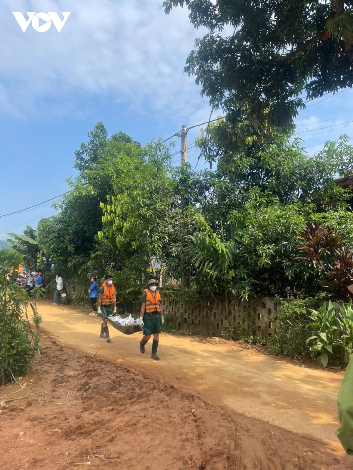 Lực lượng chức năng tiếp tục tìm kiếm người mất tích tại Làng Nủ