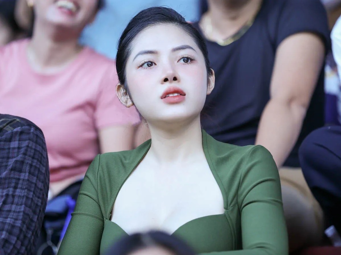 Phan Quế Chi sở hữu vẻ đẹp đậm chất châu Á với ngoại hình nhẹ nhàng, nữ tính.