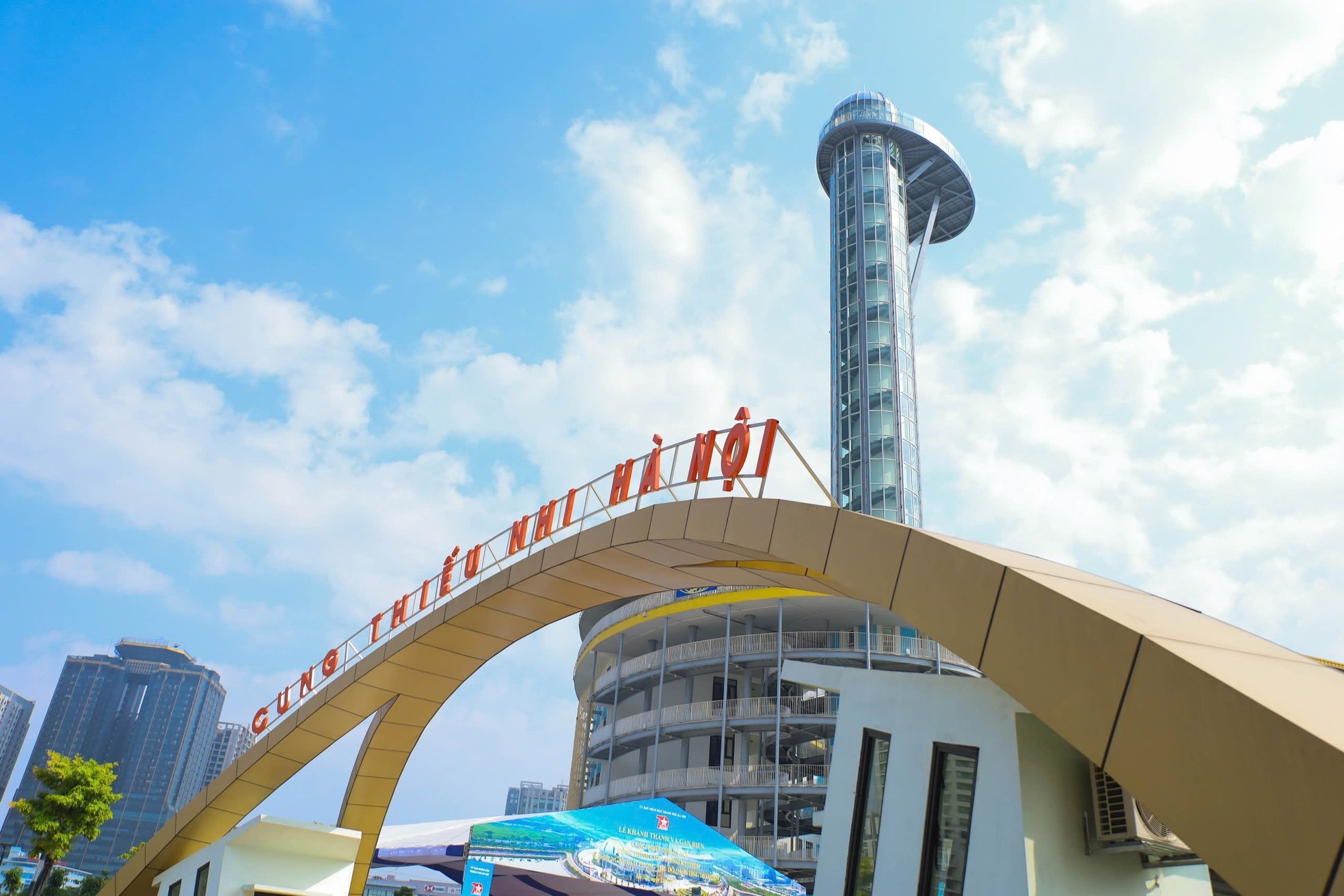 Cung Thiếu nhi là một trong những công trình trọng điểm của Hà Nội giai đoạn 2020 – 2025 với mục tiêu xây dựng một trung tâm văn hóa, thể thao, hoạt động của thiếu niên, nhi đồng Thủ đô.