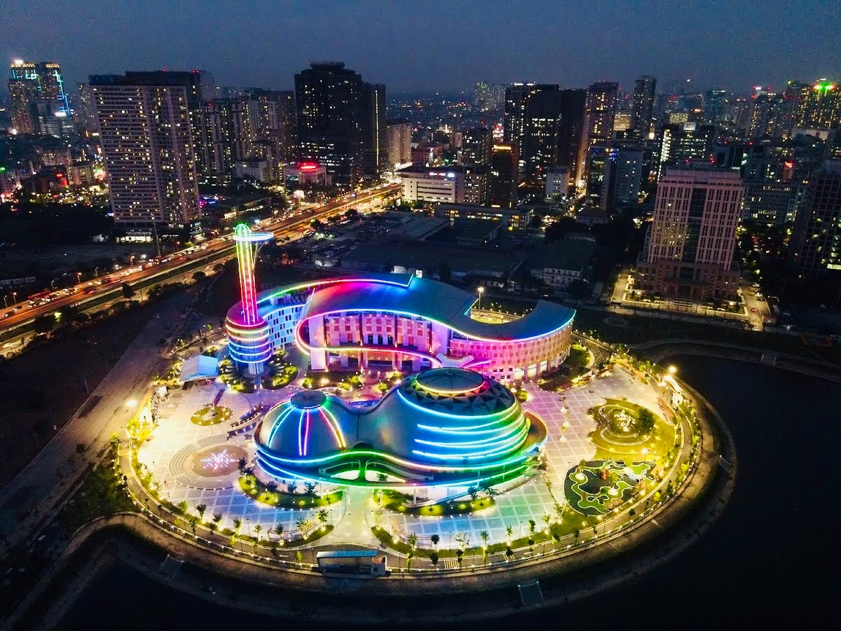 Theo thiết kế của dự án, Cung Thiếu nhi gồm tháp thiên văn, khu vui chơi và được chia thành 2 khu A và B. Trong đó, khu A là tổ hợp nhà hát đa năng 800 chỗ, rạp chiếu phim 3D - 4D sức chứa 200 chỗ ngồi và câu lạc bộ nghệ thuật múa, âm nhạc.