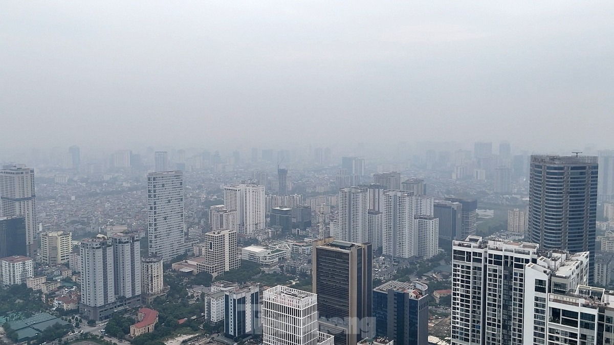 Khu vực thuộc quận Tây Hồ vào thời điểm giữa trưa có ngưỡng chất lượng không khí tệ hơn cả. Khu vực này có chỉ số đo lên đến 184 IS AQI - Ngưỡng không tốt cho người thuộc nhóm nhạy cảm với hô hấp.