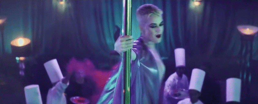 Katy Perry nổi loạn cuối MV